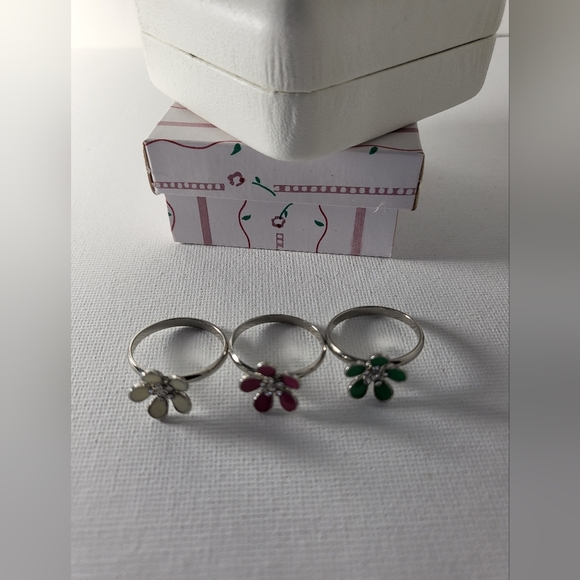 🕳️ Three Flower Ring - With Owl - Picture 12 of 14